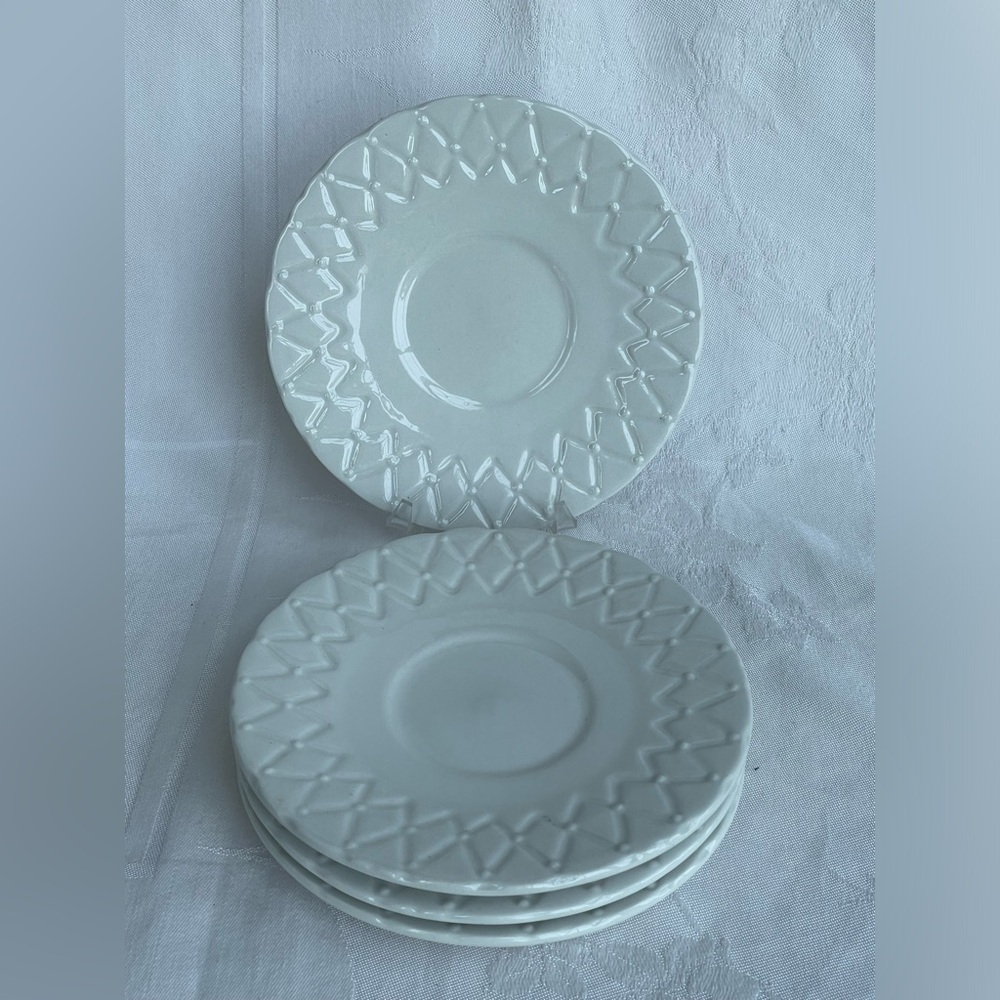 Tabletops Unlimited White Quilt Bread Deasert Plates 6.25” Embossed Harlequin 4